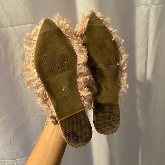 Blush Pink Fuzzy Slides - Picture 4 of 4